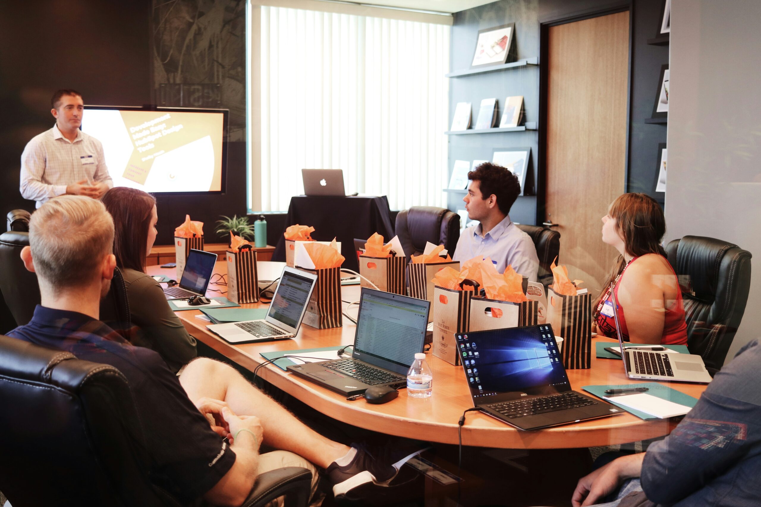 Database Migration and Modernization Architecture Review for Cloud Readiness